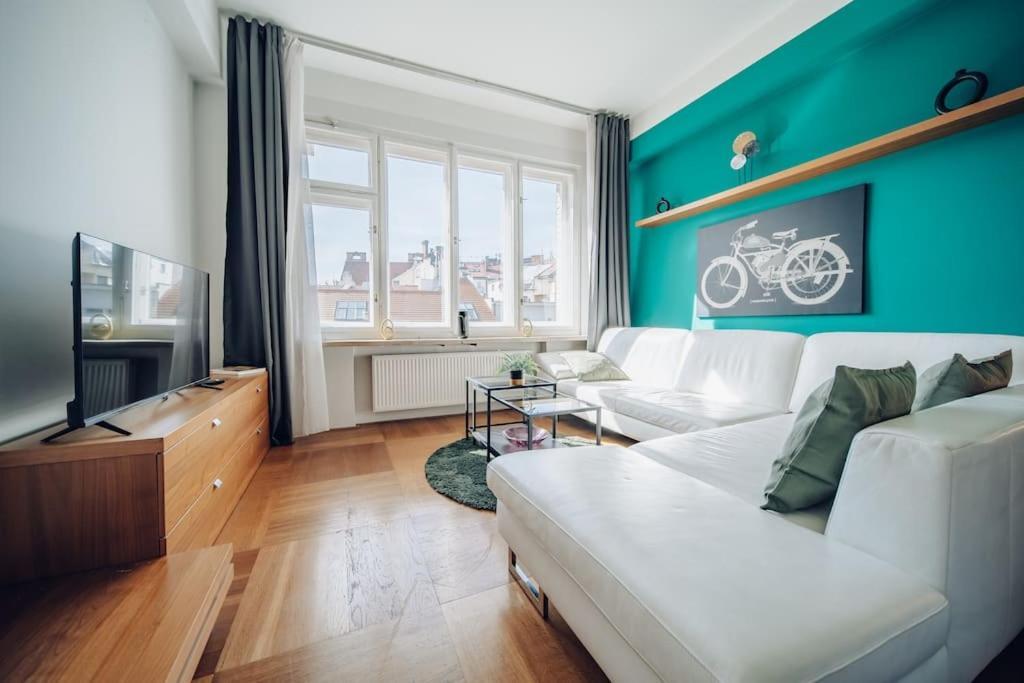 Downtown 2Bd Riverside Apartment Near Dancing House Прага Экстерьер фото