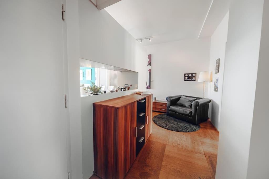 Downtown 2Bd Riverside Apartment Near Dancing House Прага Экстерьер фото