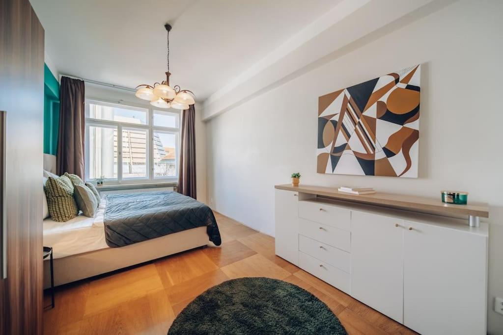 Downtown 2Bd Riverside Apartment Near Dancing House Прага Экстерьер фото